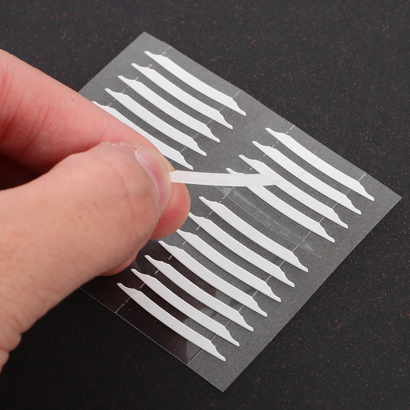 เทปติดตาสองชั้นแบบใส 30 ชิ้น อุปกรณ์ยกเปลือกตาแบบธรรมชาติ แถบติดเปลือกตาไร้รอย ใช้งานได้จริง อุปกรณ์เสริมเครื่องสำอางสำหรับดวงตา