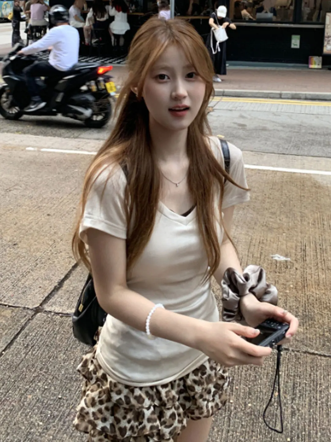 

Unique Small Size V-neck Top Leopard Print Skirt Two-piece Set Complete OOTD Summer 2026 Women's Fashion Ensemble