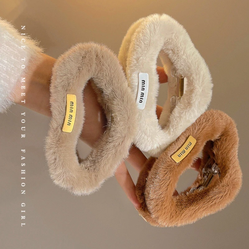 

Плюшевая заколка для волос с облаком, осенне-зимняя милая овальная заколка для волос с имитацией кроличьей шерсти, заколка для волос для милых девочек, заколка в виде акулы