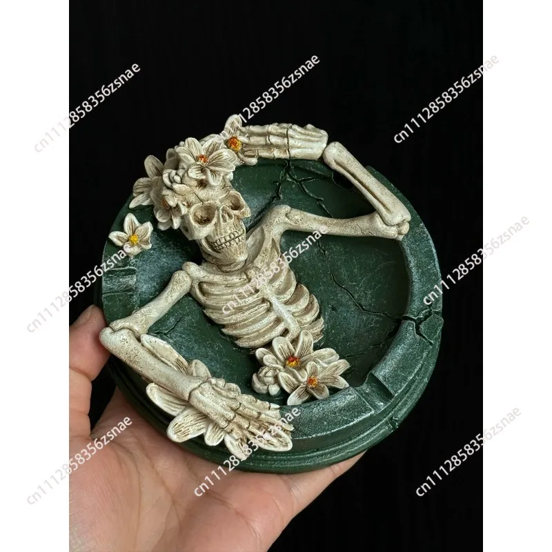 Pioneer niche gift skeleton man ashtray cigar jar coffee shop buyer shop decoration