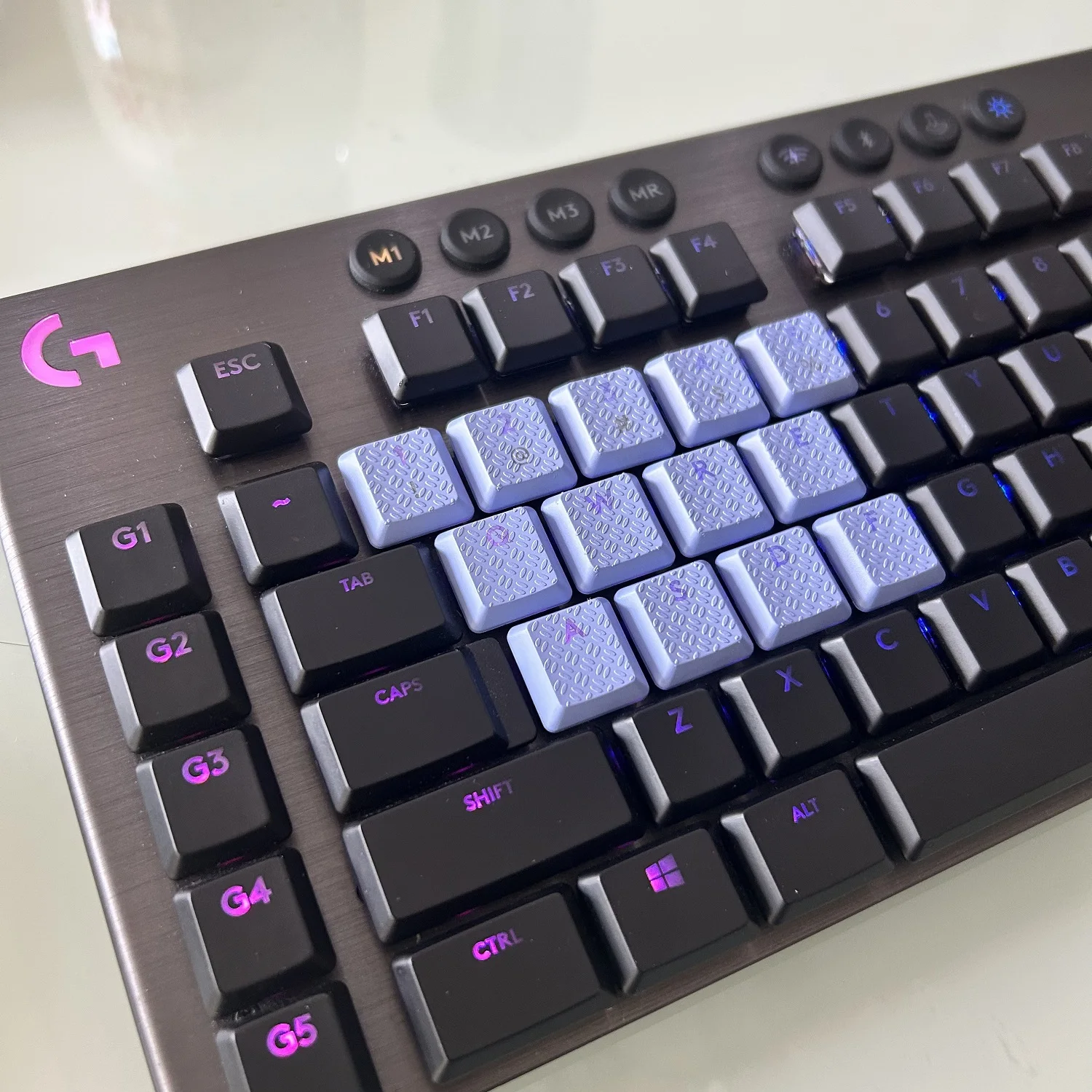 

Purple Keycaps for Logitech G915/G913/G815/G813/TKL87 Mechanical Keyboard Anti-slip Wear-resistant Translucent Character Set