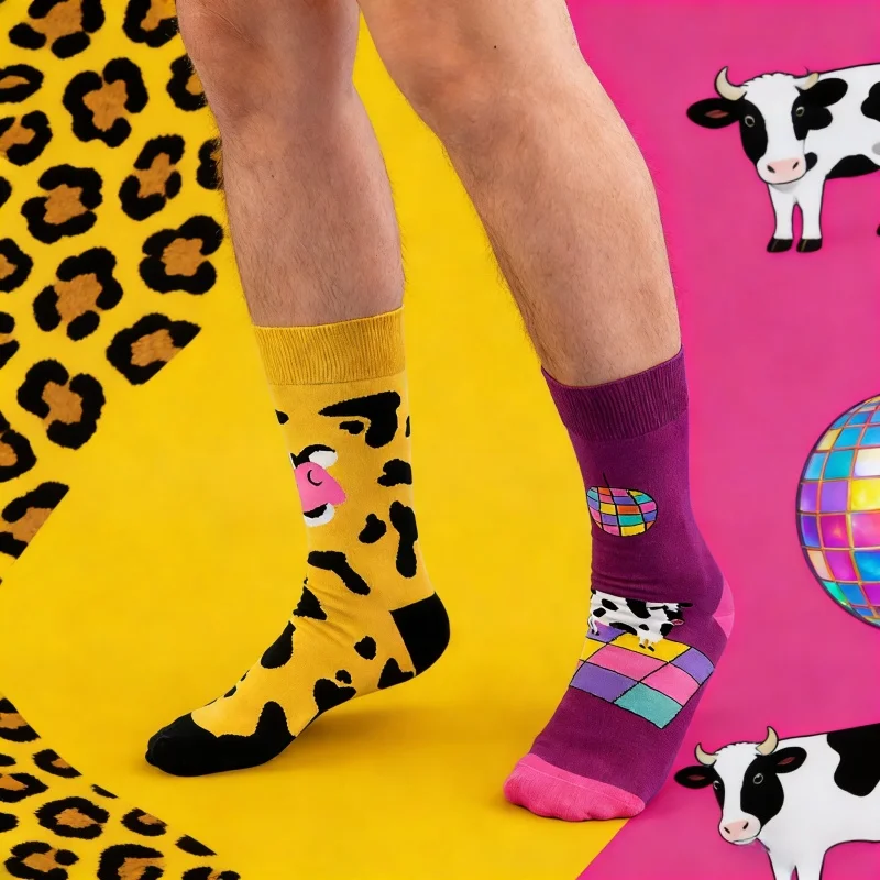 1 pair Men's Yellow & Purple Cartoon Cow Design Stylish Eye-Catching Socks for Daily Wear