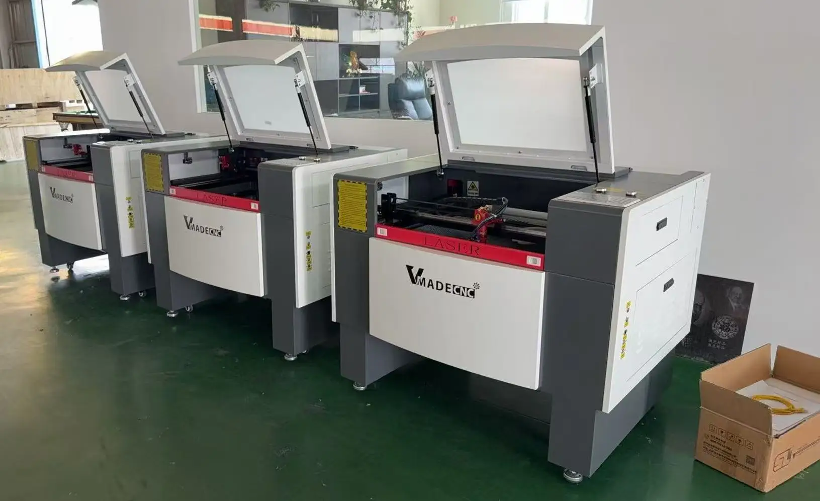 آلة قطع الأنبوب المعدني VLC 4060 CO2 La-ser آلة نقش La-ser عالية الدقة للاستخدام التجاري والصناعي