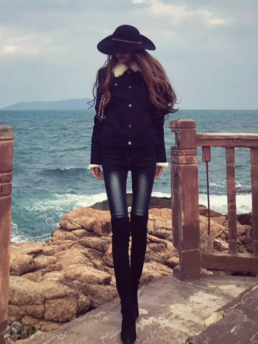 

Джинсы с высокой талией и облегающим кроем для женщин: модный дизайн, подчеркивающий фигуру, эластичные, с эффектом увеличения объема бедер, в корейском стиле