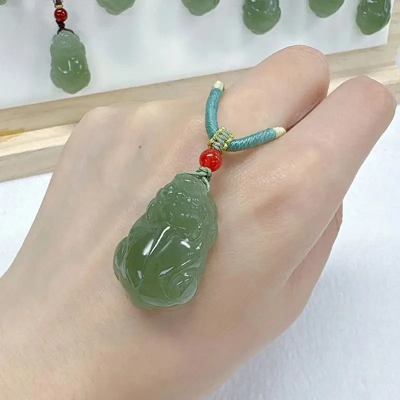 pendentif-pixiu-en-jade-naturel-de-hetian-vert-d'eau-de-lac-animal-de-bon-augure-style-chinois