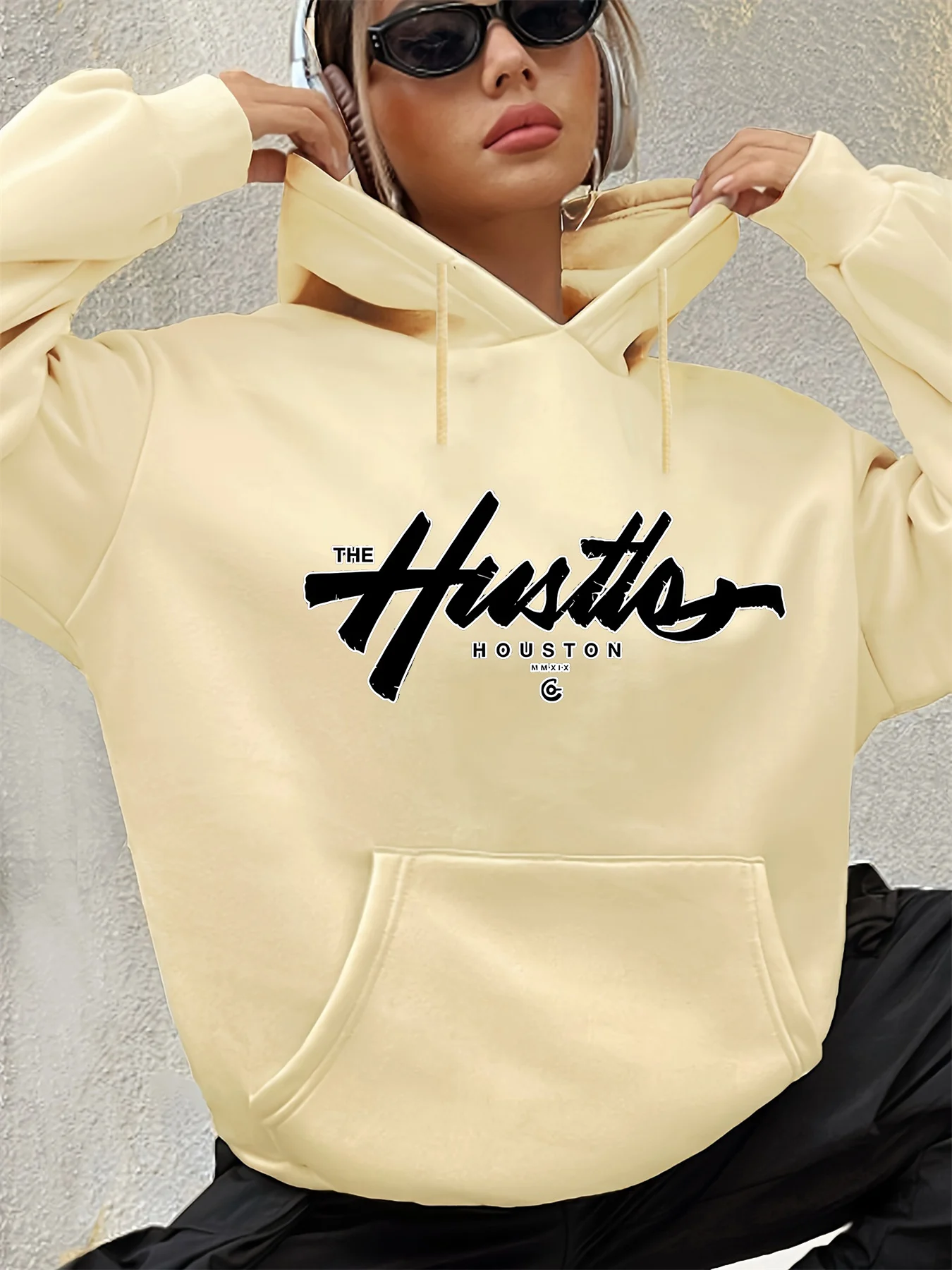 سترة نسائية للخريف والشتاء كاجوال فضفاضة ودافئة بنمط حروف هيوستن مطبوعة من جلد الغزال بأكمام طويلة وغطاء للرأس