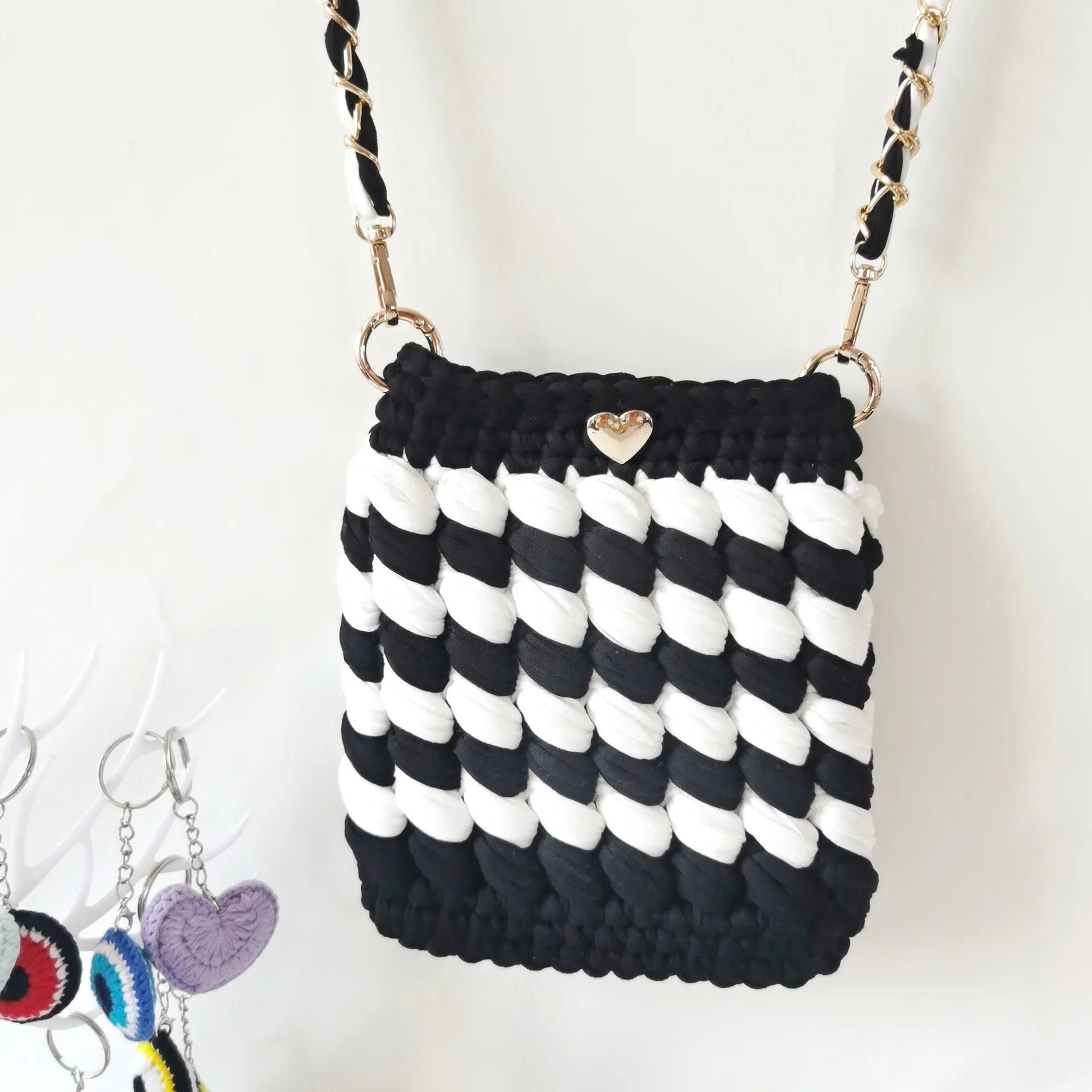 

2024 New Black and White Spliced Mobile Phone Small Square Bag Cloth Bar Crochet Can Cross Diagonal Single Shoulder Chain Bag