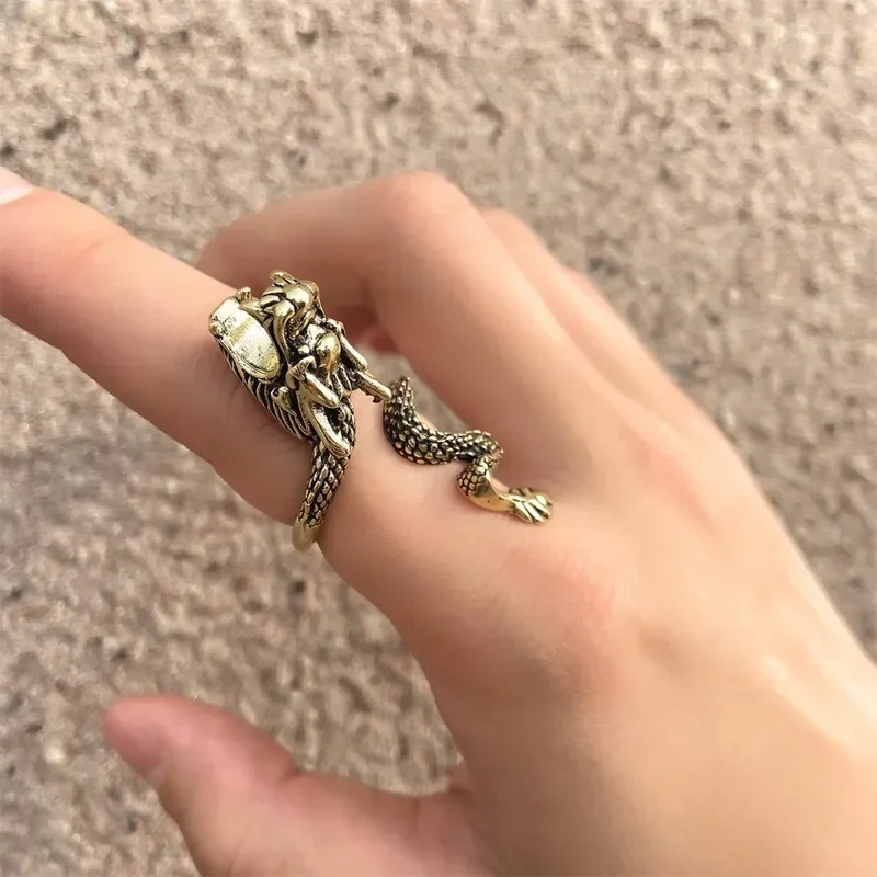 Retro Personalized Dragon Shaped Cigarette Clip Ring Male Creative Domineering Faucet Rack Cigarette Index Finger Ring Bronze