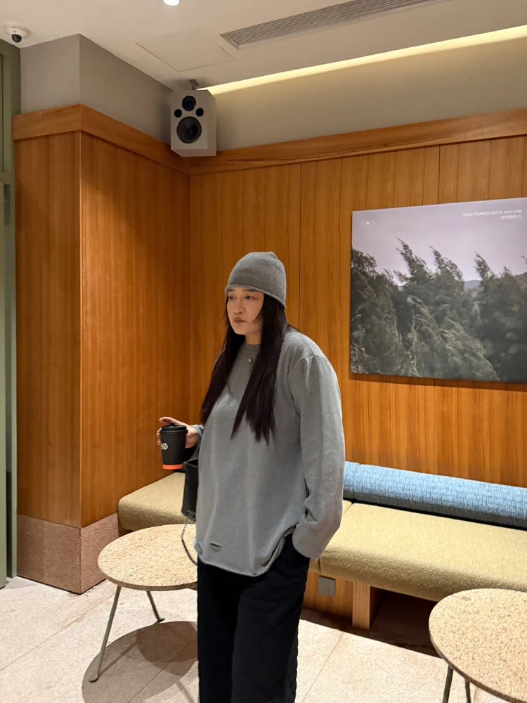 

Мягкая, приятная к телу футболка с длинным рукавом, винтажная, свободного кроя, женская, больших размеров, повседневная, с круглым вырезом и дизайнерскими вырезами на плечах