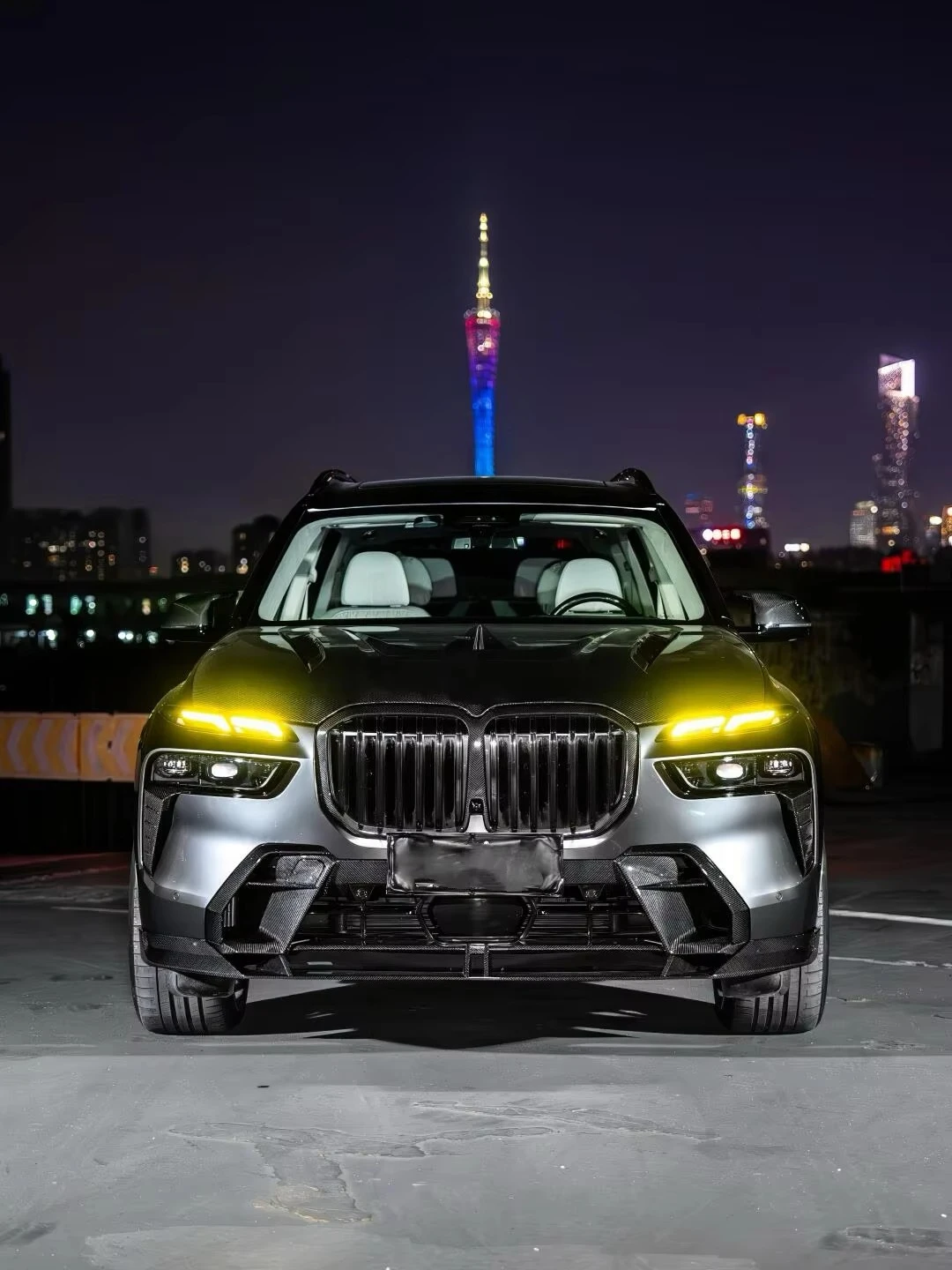 طقم هيكل جديد من ألياف الكربون طراز LD لـ X7 G07 بما في ذلك تنورة الشفة الأمامية والخلفية وغطاء المفسد