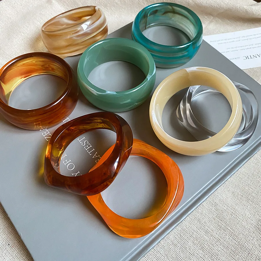 Irregular Translucent Acrylic Bangle for Women Retro Simple Smudge Graffiti Bangles Exquisite Versatile Party Jewelry Banquet A1