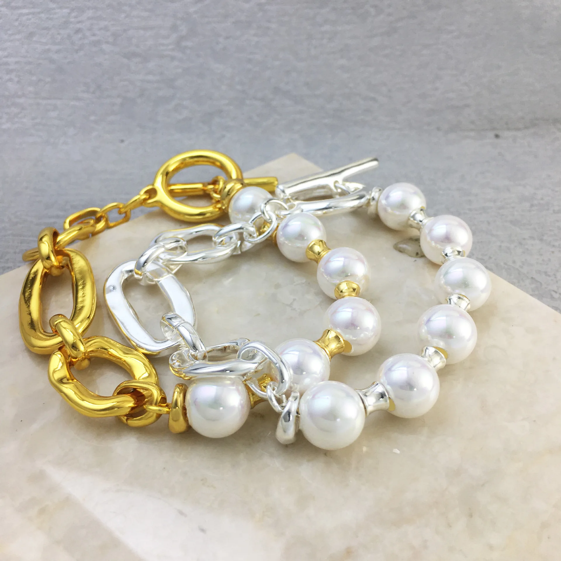

2025 Summer Unique Charm OL Style Gold Silver Pearl Chain Splicing Bracelet Women's Accessories Surprise Gift