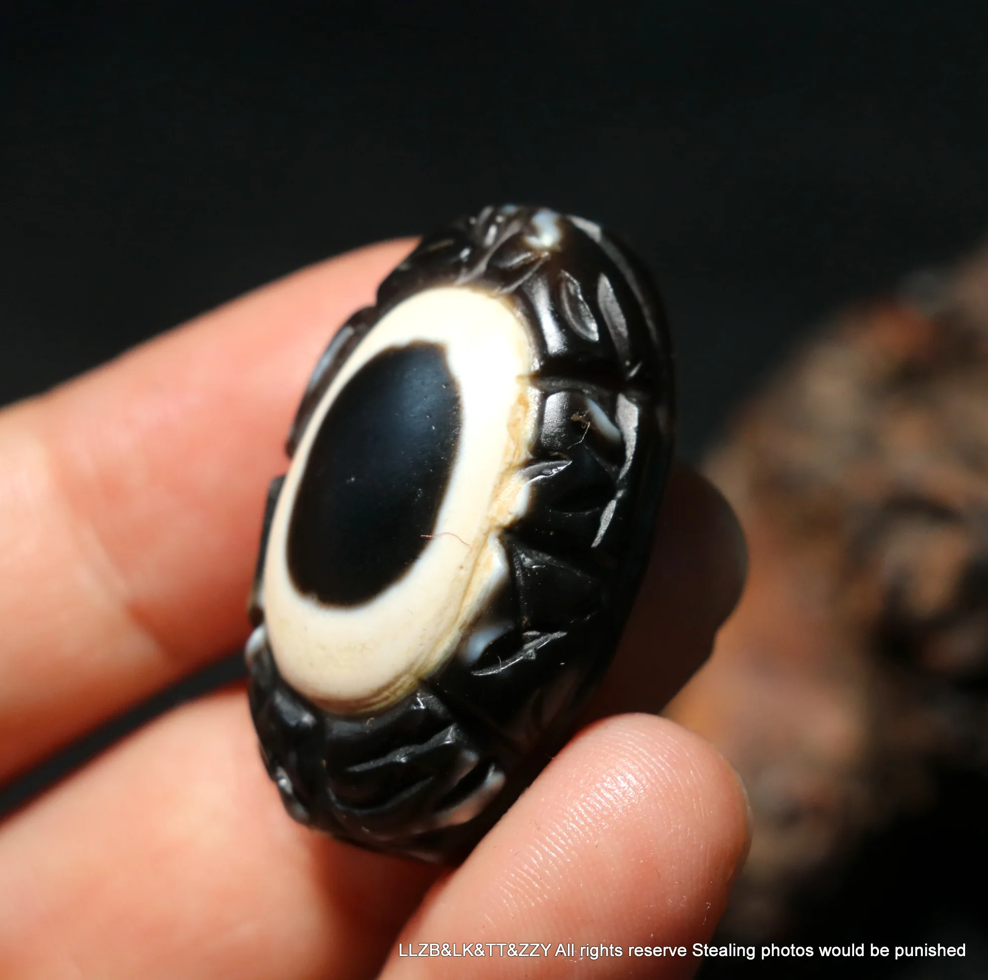 

Unique Treasure Power Magic Power Tibetan Old Agate OM Wishing Word Heaven Eye Goat Eye Totem Amulet Pendant Timestown UPD1210A