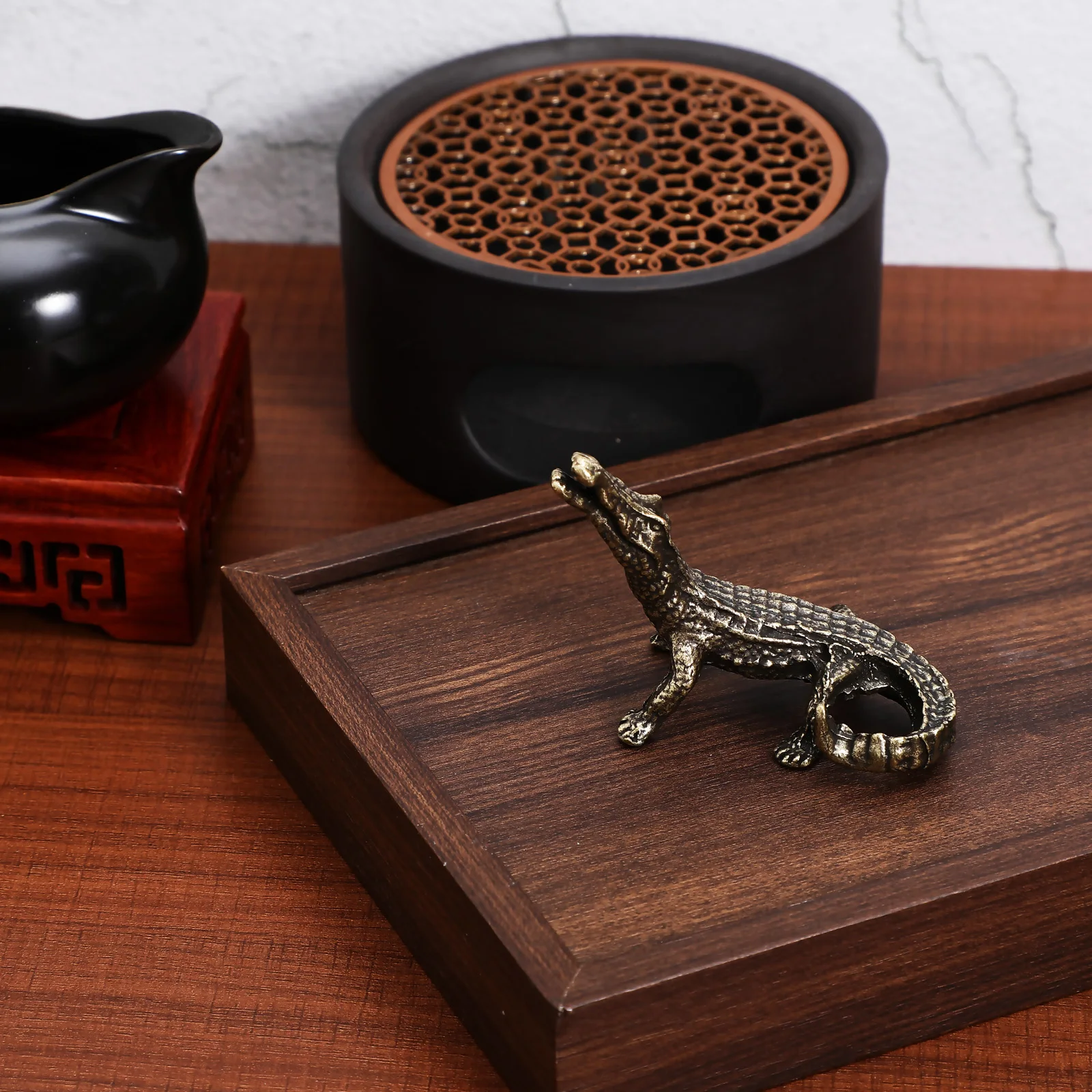 

Brass Crocodile Ornaments Gator Sculpture Home Decor Statue Animal Model Desktop Adornment Premium Material Hand Painted Smooth