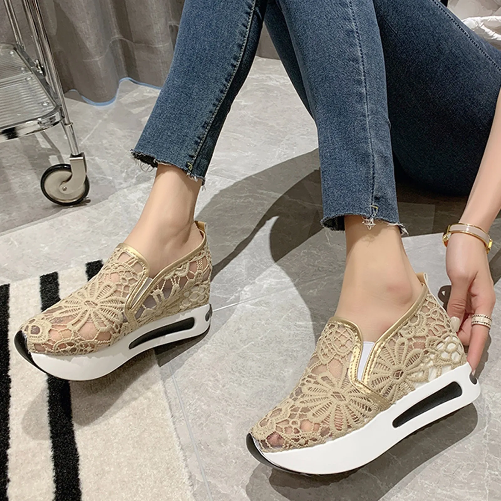 Platform Wedges Women\'s Sneakers Floral Embroidery Mesh Sneakers Slip On Casual Elegant Comfortable Ladies Heightening Shoes