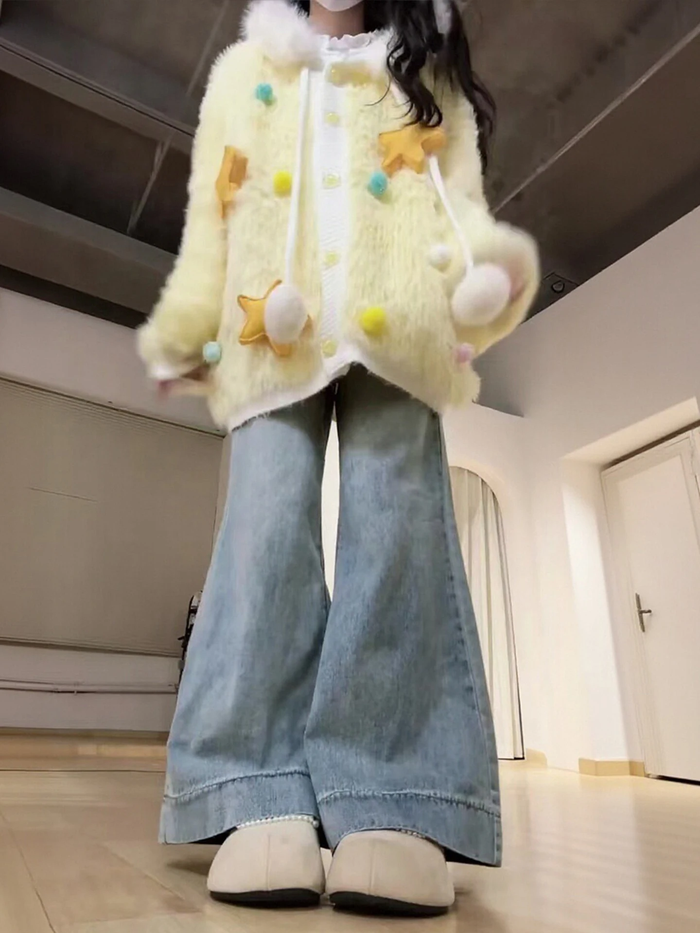 

Желтый плюшевый жакет и джинсы: модный комплект для женщин больших размеров, теплый и уютный зимний наряд, брюки с высокой талией, застежка на пуговицах