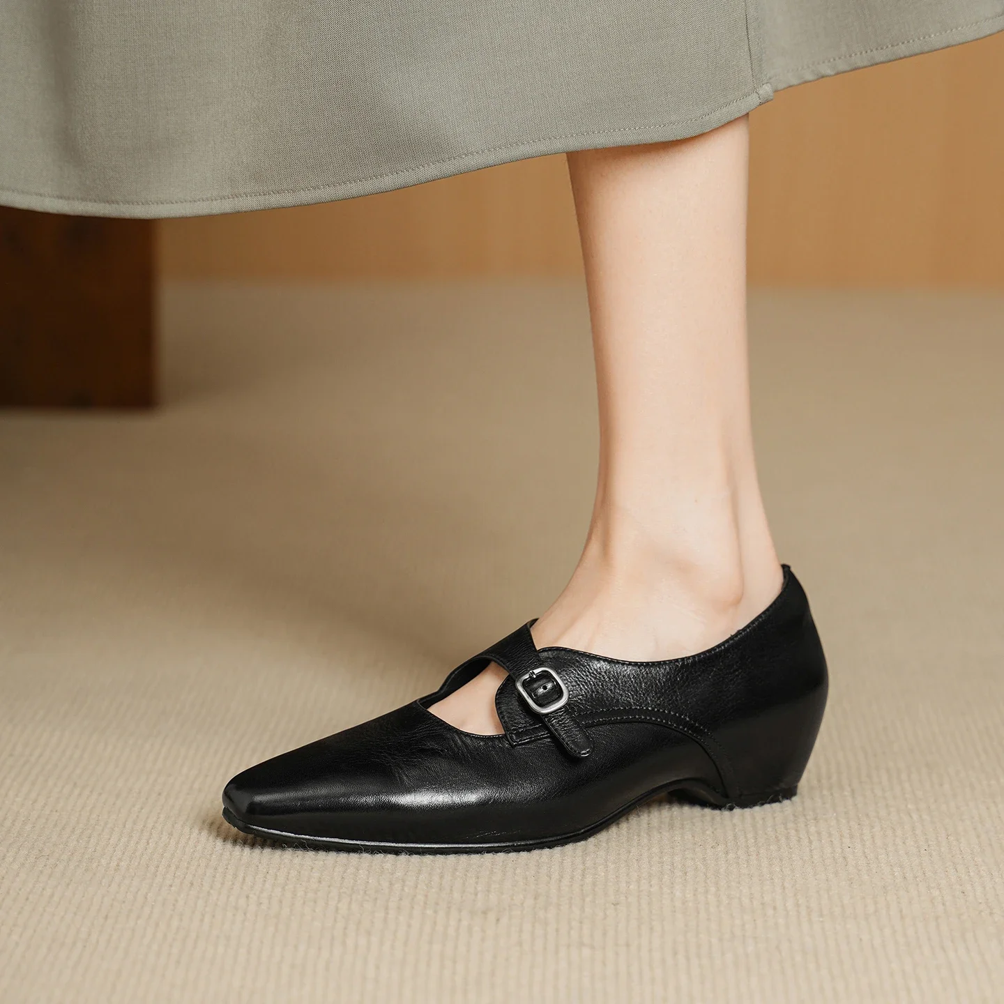 New Premium Washed Cowhide Leather Monk Strap Pumps Women Vintage Buckle Strap 4cm Mid Heel Sleek Square Toe Elegant Dress Shoes