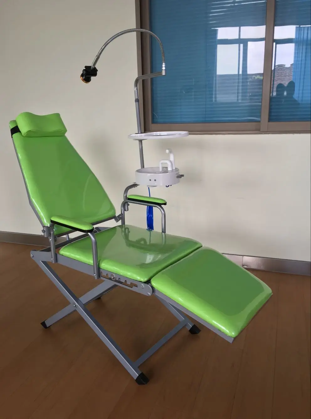 Portable dental chair, simple dental chair, folding chair, dental bed, oral cavity, free diagnosis, pit and fissure sealing, lyi