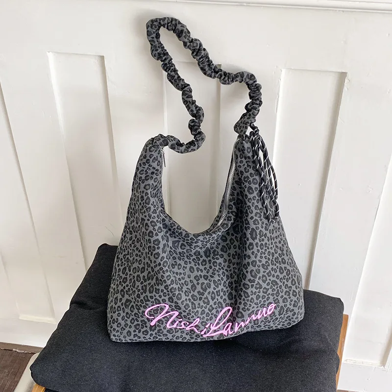 Vintage Leopard Letter Shoulder Bags for Women Versatile Ladies Pleated Strap Crossbody Bag Large Capacity Female Hobos Handbag