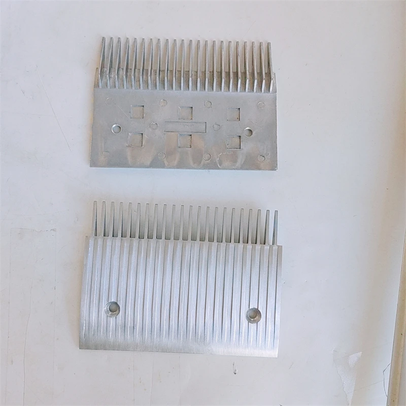 

10PCS Escalator Comb AL SFR247417 DAW-A305004N L205mm W154mm 22T