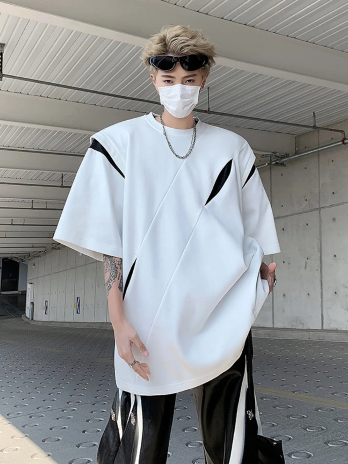 

American Design White T-irt Men's Summer High Street oulder Pad ort Sve Deconstructed Top Seven-Arm Faionable