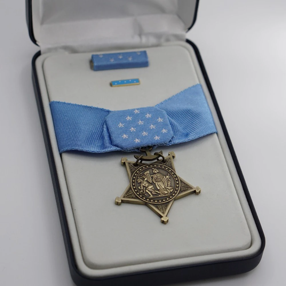 Medal of Honor of US Navy Army Neck Ribbon Badges with Box Military Fans History Collection Crafts