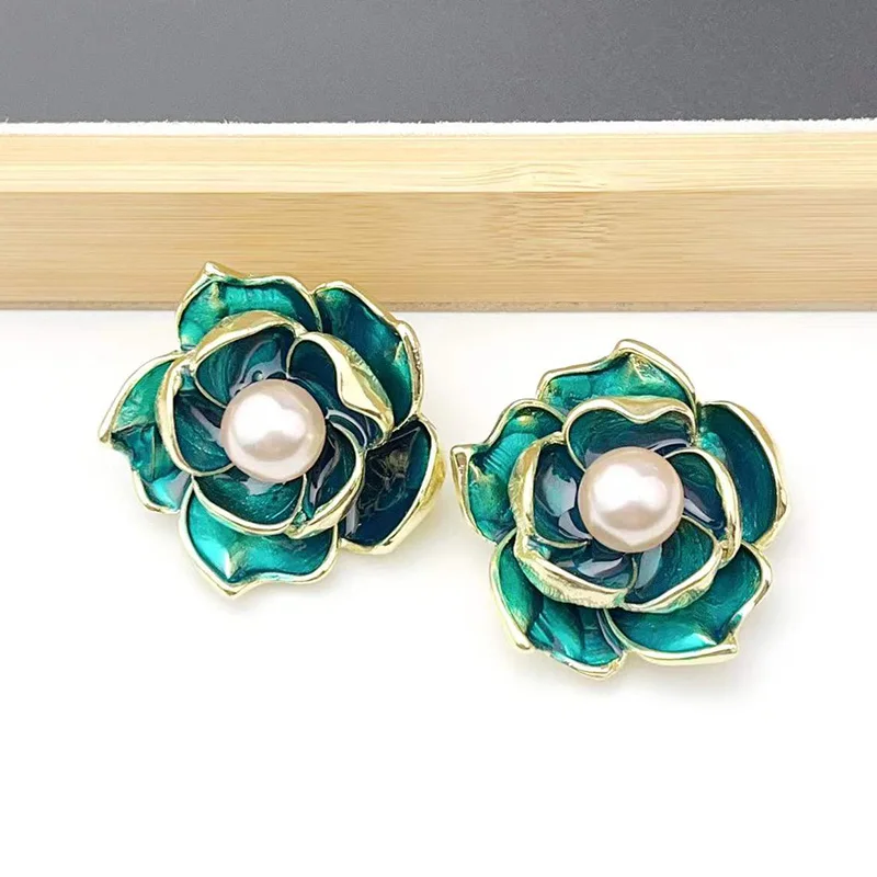 

Retro Blue Drop Oil Camellia Brooch Pearl Embellished Flower Pin Autumn And Winter Sweater Accessories Can Used For Two Purposes
