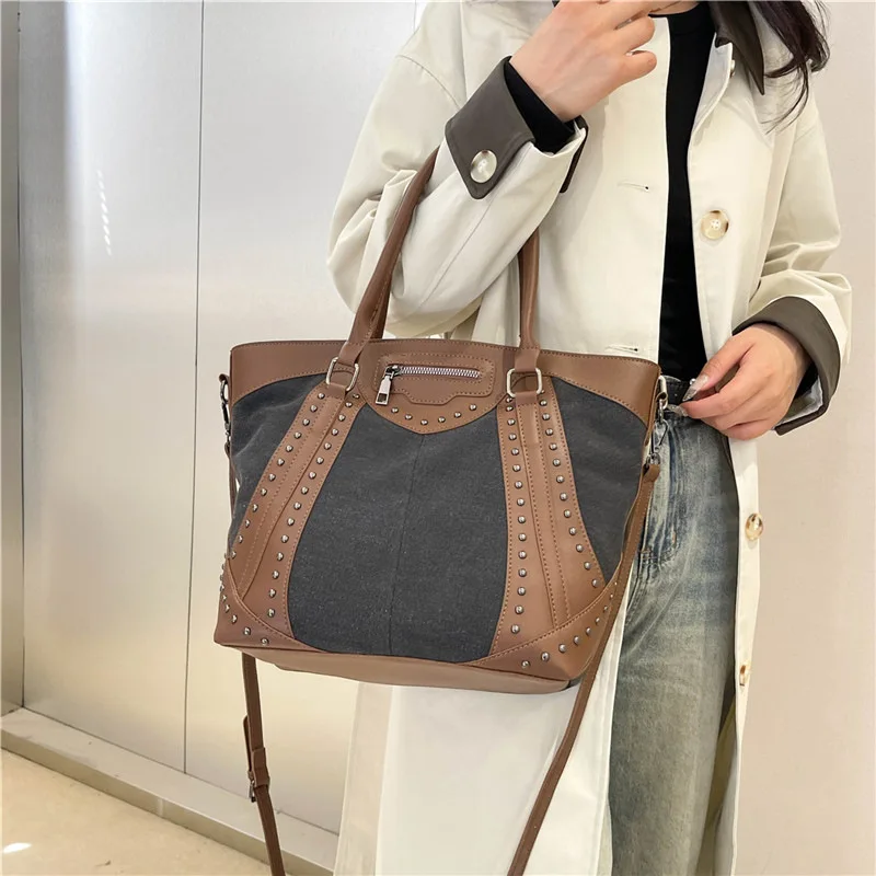 

New Denim Splicing Rivet Single Shoulder Crossbody Tote Bag Fashionable And Casual Large Capacity Women's Commuting Bag