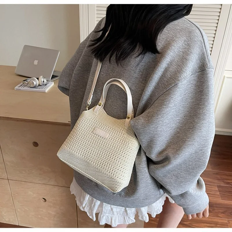 

Модная модная мини-сумка-клатч с буквенным логотипом и простом деловым стилем для отдыха для пригородных поездок