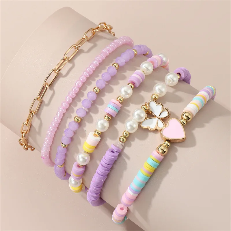 Juego de 6 pulseras moradas para uso diario – Hilos de cuentas con dijes de mariposa y amor para un estilo femenino sin esfuerzo.