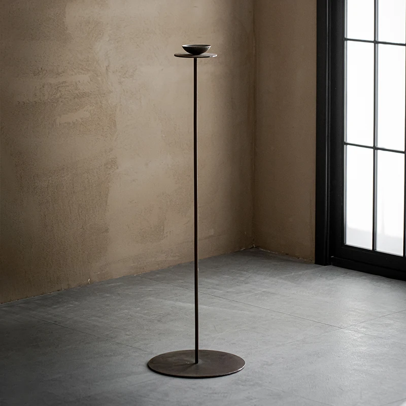 

Vegetable and wood temple, retro iron wabi-sabi wind floor-to-ceiling candlestick oil lamp holder Zen homestay old-fashioned