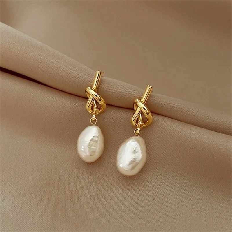 2026 New French Elegant Gold Color Bean Spliced Flat Pearl Earrings for Korean Fashion Jewelry Party Women\'s Sweet Accessories