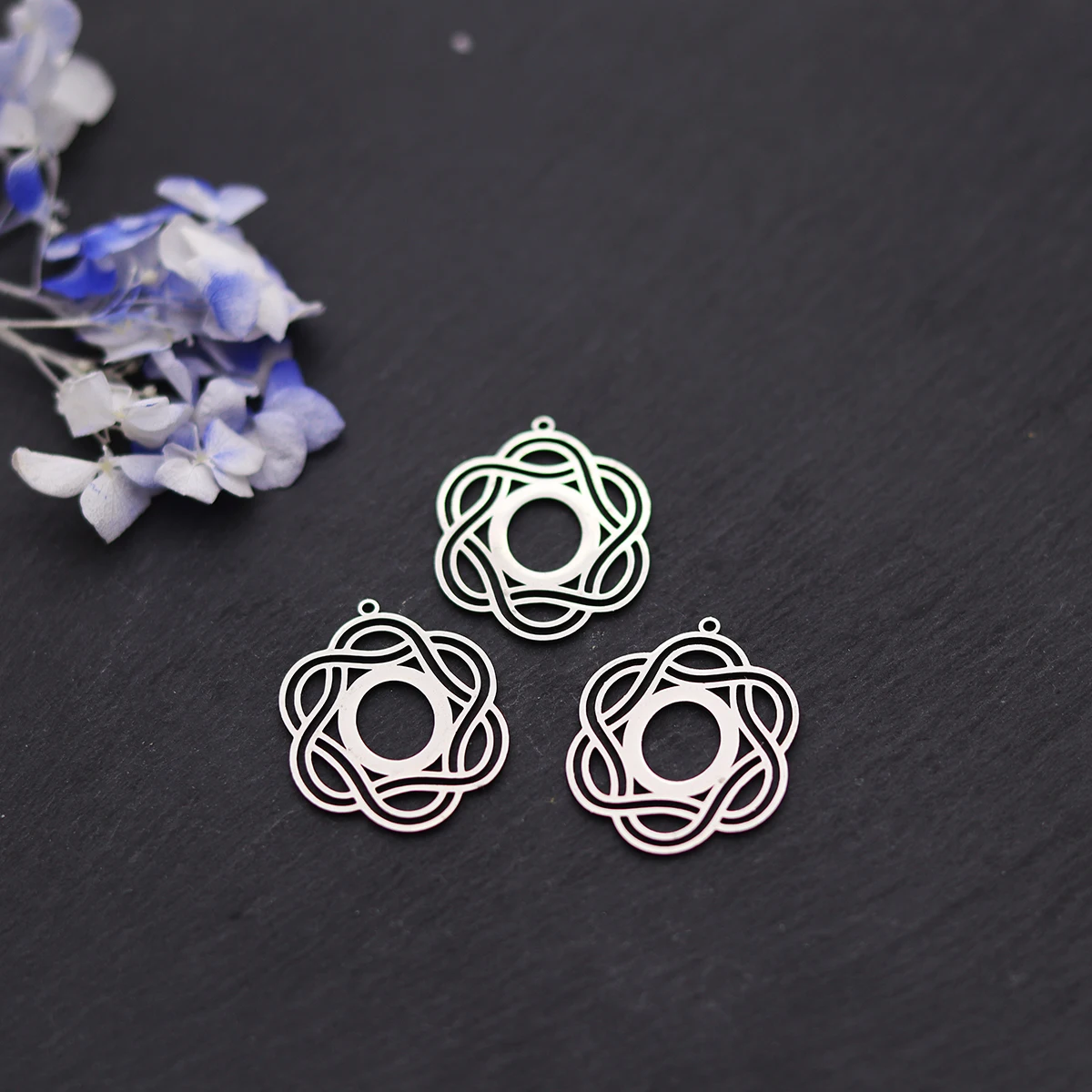 3pcs Stainless Steel Charms For Jewelry Making Irish Celtic Knot Round Pendant Flower Charm Necklace Bracelet DIY Gifts - view 3