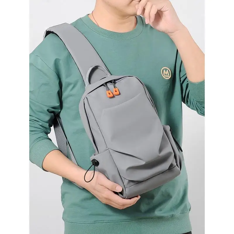 新しいメンズクロスボディバッグシンプルで多用途なシングルショルダー斜め掛けバッグファッショナブルなスポーティなチェストバッグ男性用ストリートトレンド