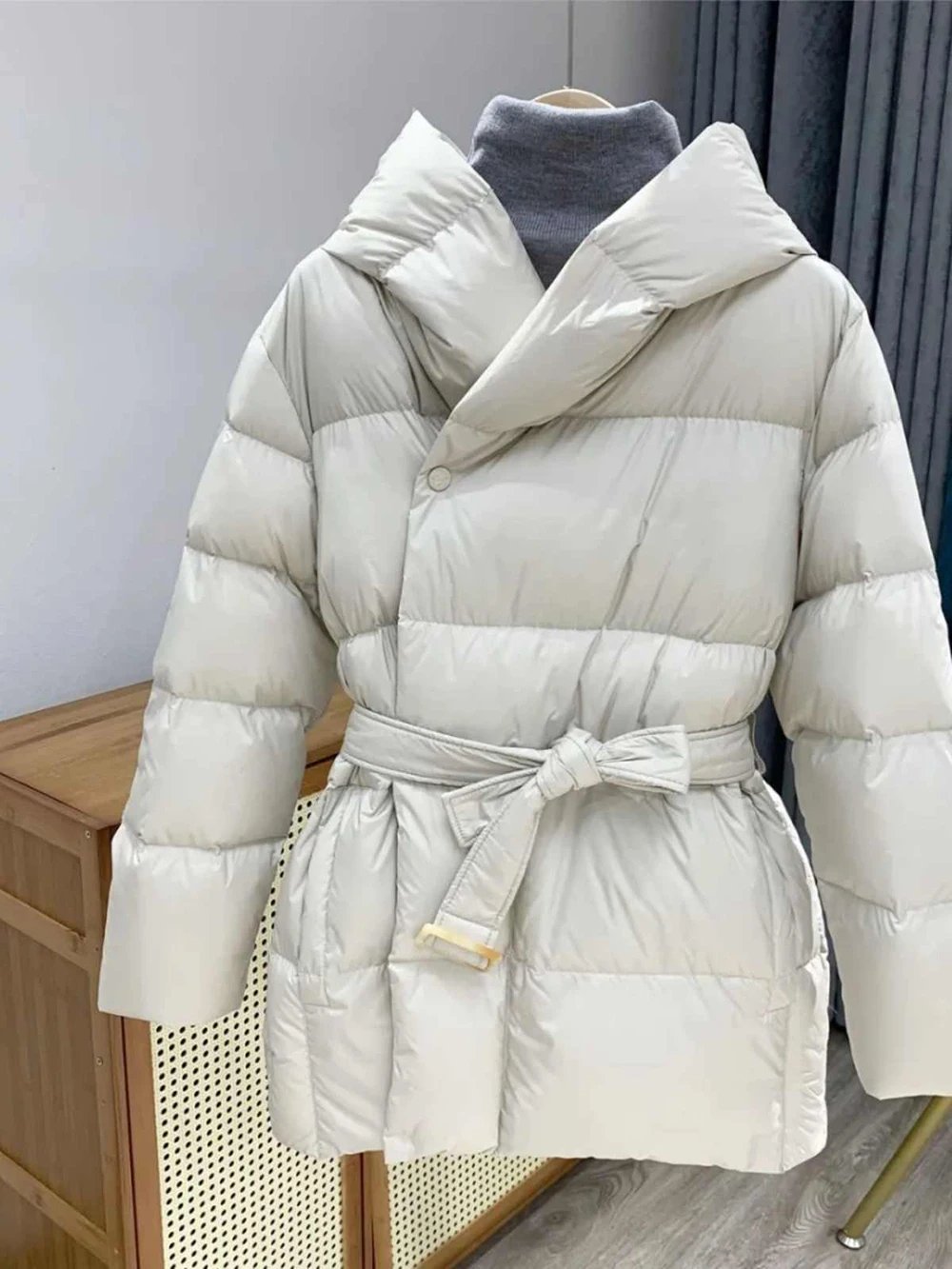 Autumn Winter Thick Warm Cotton Coats Women Fashion Slim Belt Hooded Down Cotton Coats Snow Wear Female Quilted Jacket Outerwear