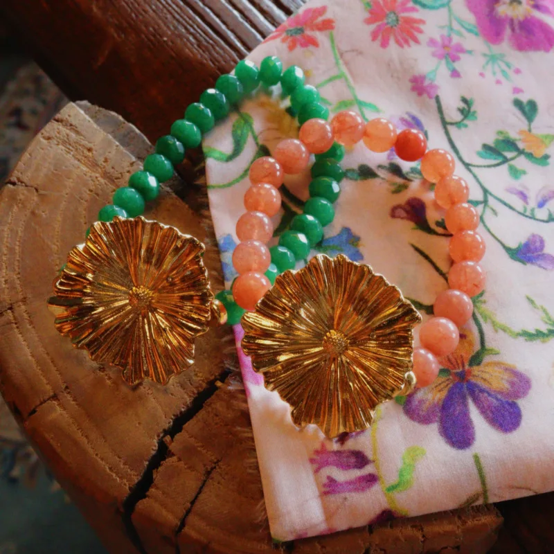 

Niche Design High-end Colorful Beaded Daisy Charms Elastic Bracelet Ins Design Versatile Agate Coral Beads Bracelet