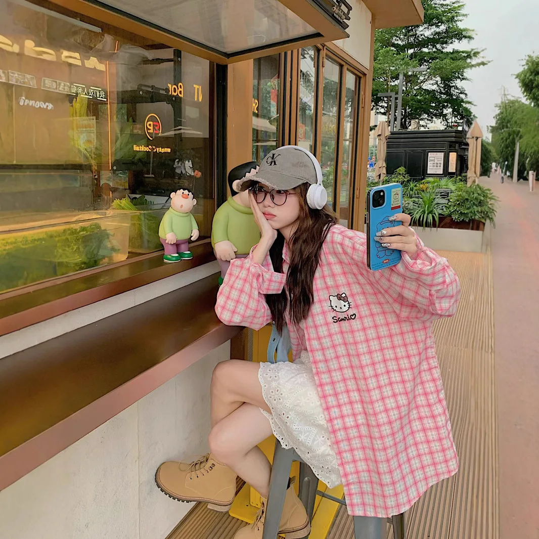 قميص MINISO Sweet مطبوع عليه حروف ثلاثية الأبعاد بأكمام طويلة مع فيونكة للنساء، نمط جديد لأوائل الخريف، نمط كسول، سترة رفيعة واقية من الشمس متعددة الاستخدامات