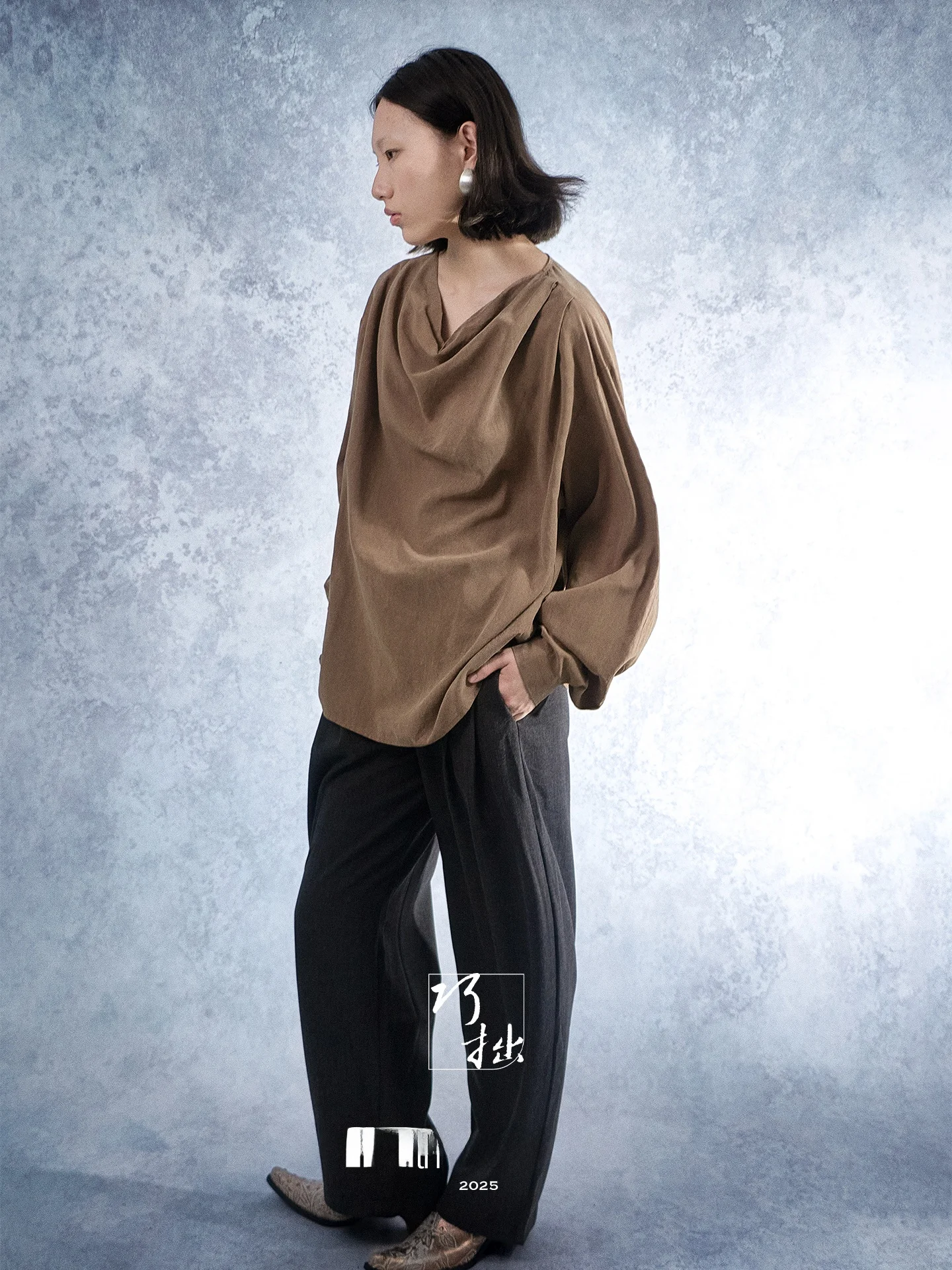 

Original HITTHE(SP@T) Loose Fit Long Sve Collar Hanging Ne Design Sense Elegance Loose Top Women's irt