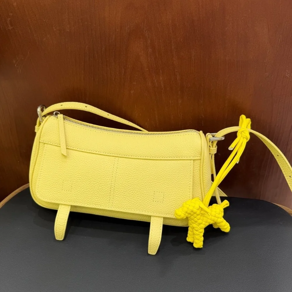 

New Cowhide High-end Mail Carrier Texture Unique Versatile Simple Fashion Large-capacity Commuting Shoulder Oblique Span Bag