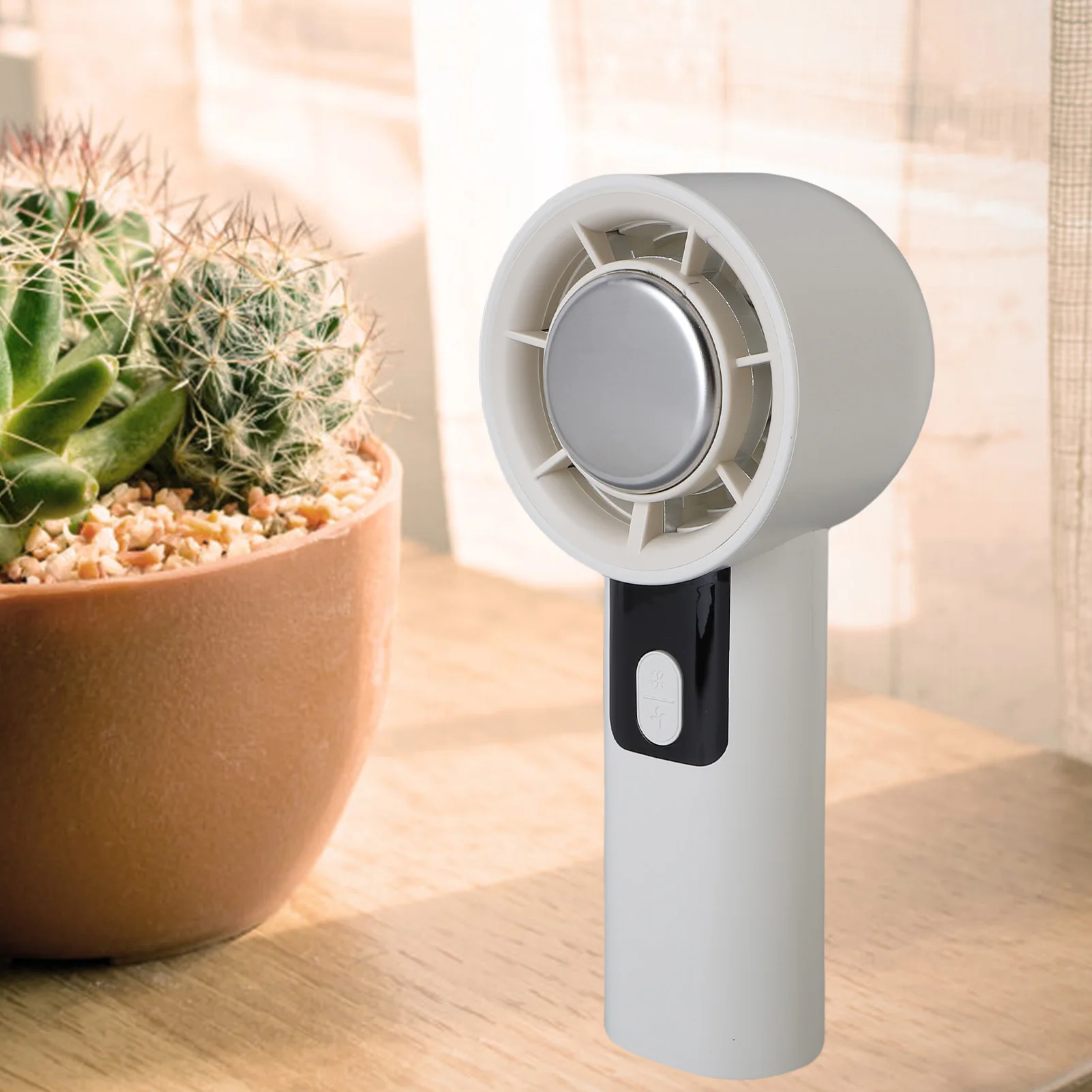 

Ручной высокоскоростной вентилятор Портативный перезаряжаемый USB C Зарядка Мини-бесшумный настольный уличный полупроводниковый охлаждающий компресс