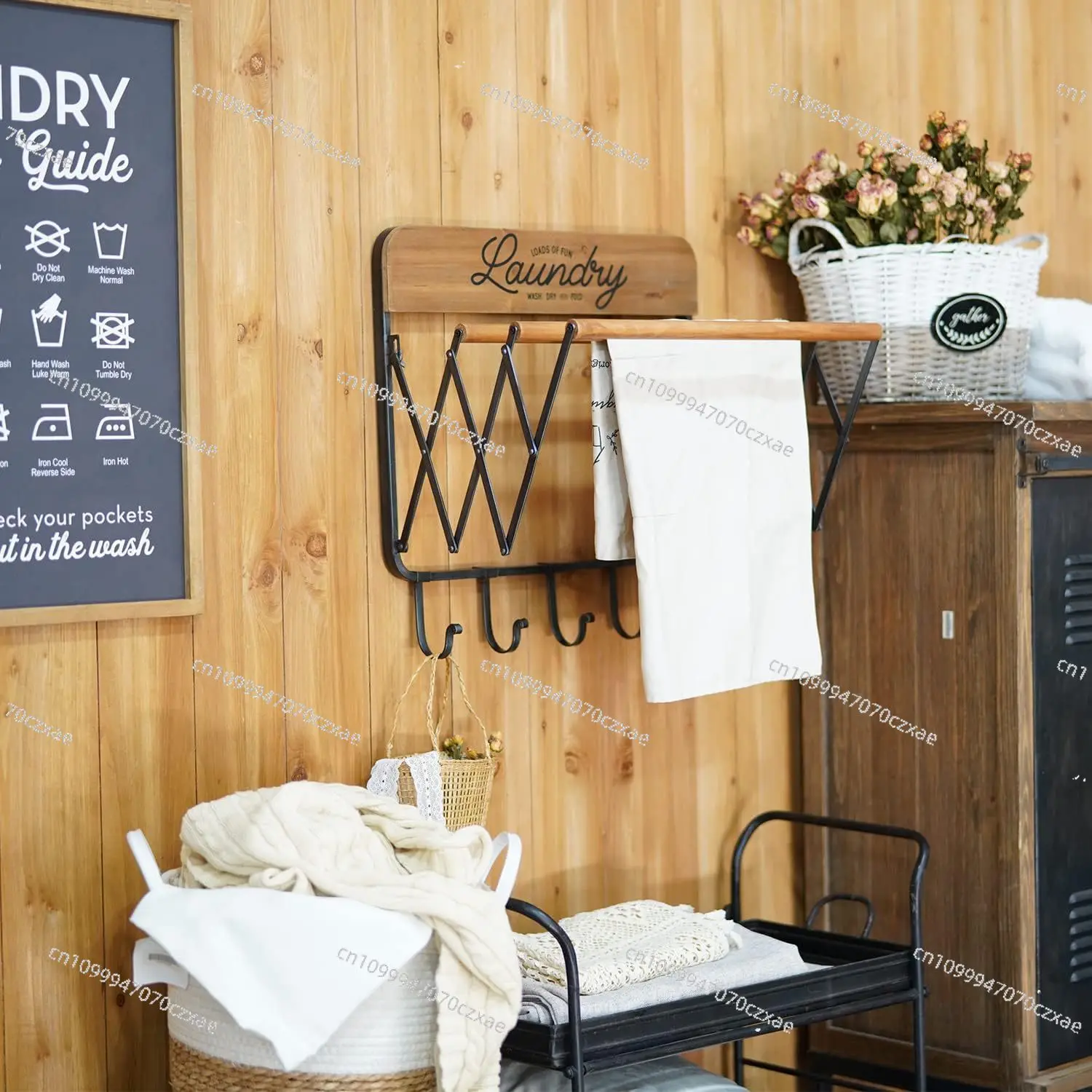 Accordion Laundry Rack, Retractable Wall Rack, 3 Poles and 5 Hooks