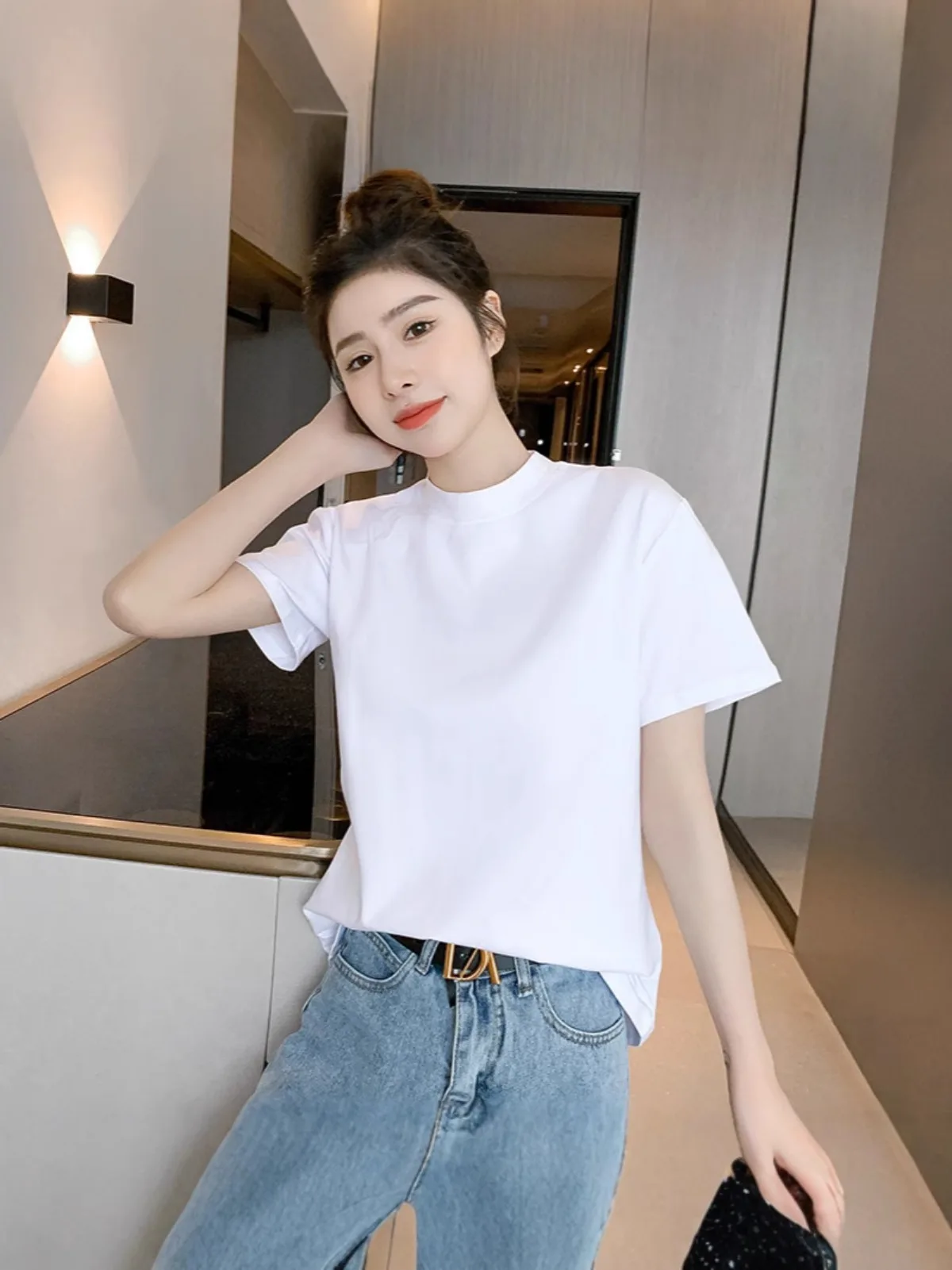 

2025 Fashion New Women Round Neck Short Sleeve T-shirts Summer Solid Color Simple Elegant Tee Casual Tops Streetwear Trend
