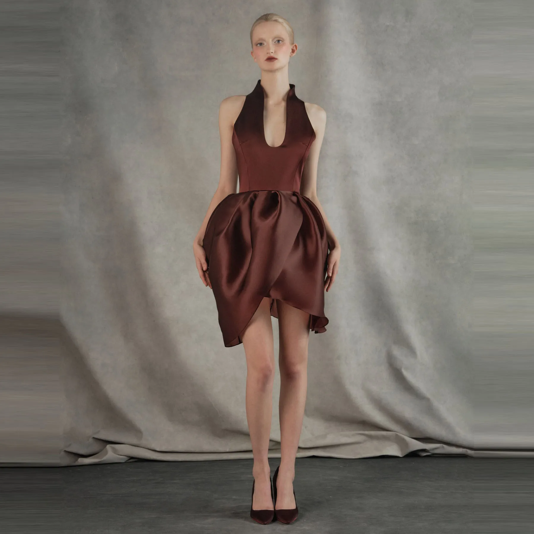 

Сексуальное темно-коричневое атласное короткое вечернее платье без рукавов с v-образным вырезом, вечернее коктейльное платье, новинка 2025 года, горячая распродажа, роскошная женская мода макси