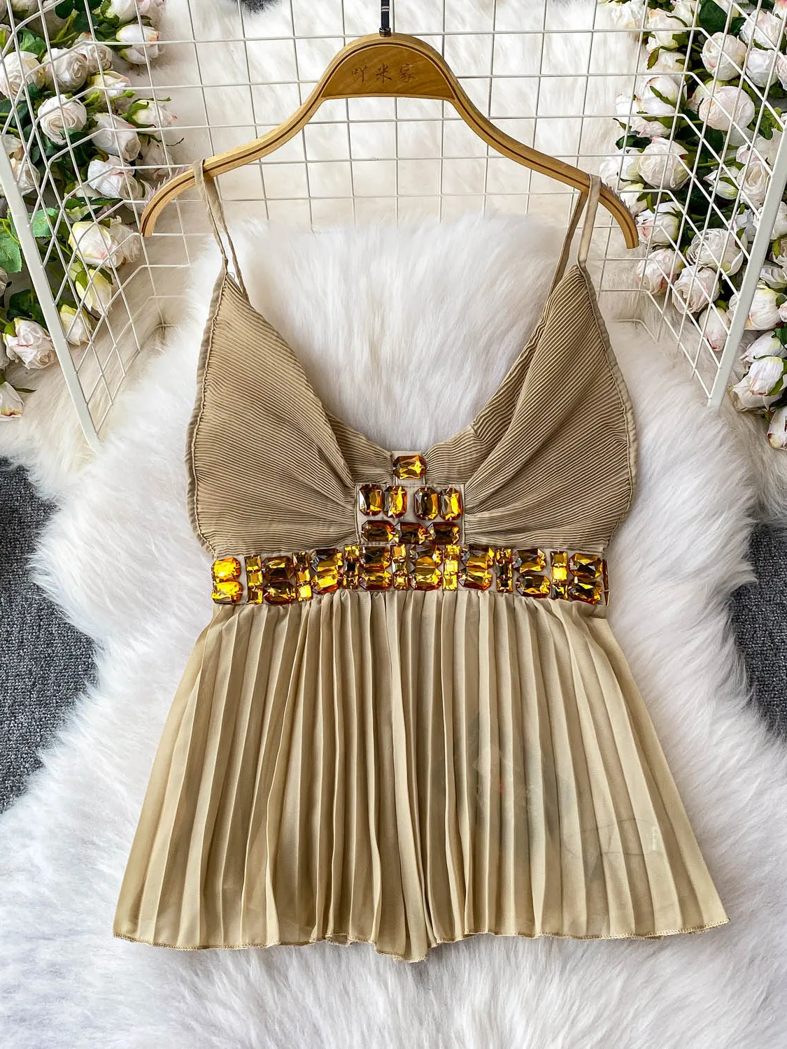 

2025 Elegant Luxury Rhinestone V Neck Camisole Women Summer Sexy Backless Slim Fit Pleated Tank Top Fashion