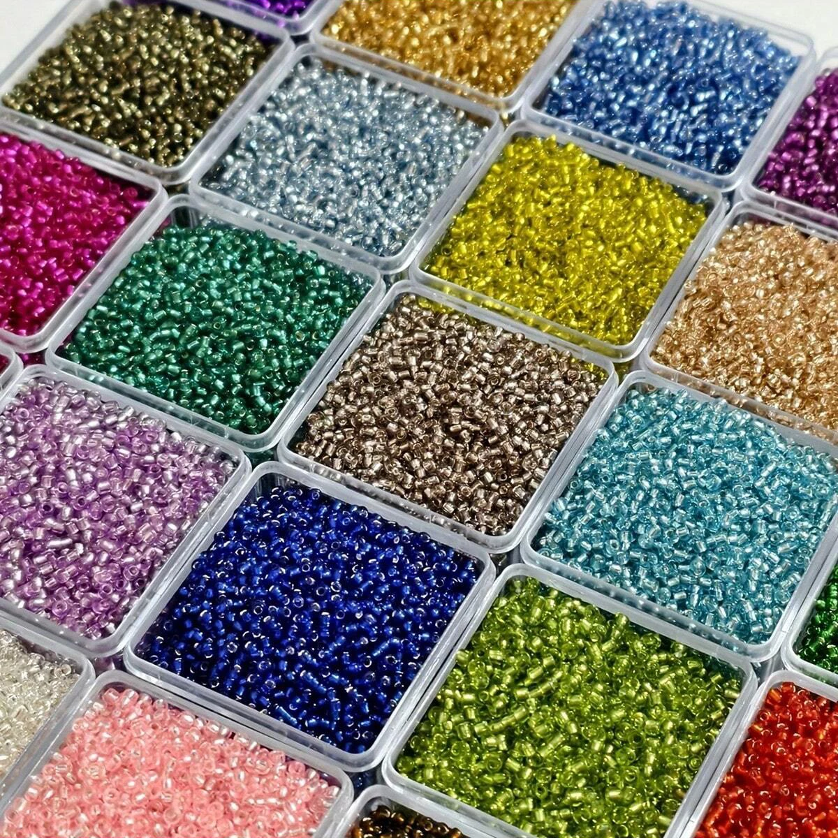 10 Packungen/Set, zufällige 10 Farben, 10.000 Stück 2 mm silberfarbene Glasperlen, perfekt für DIY-Schmuck, Armbänder, Halsketten – Detail 5