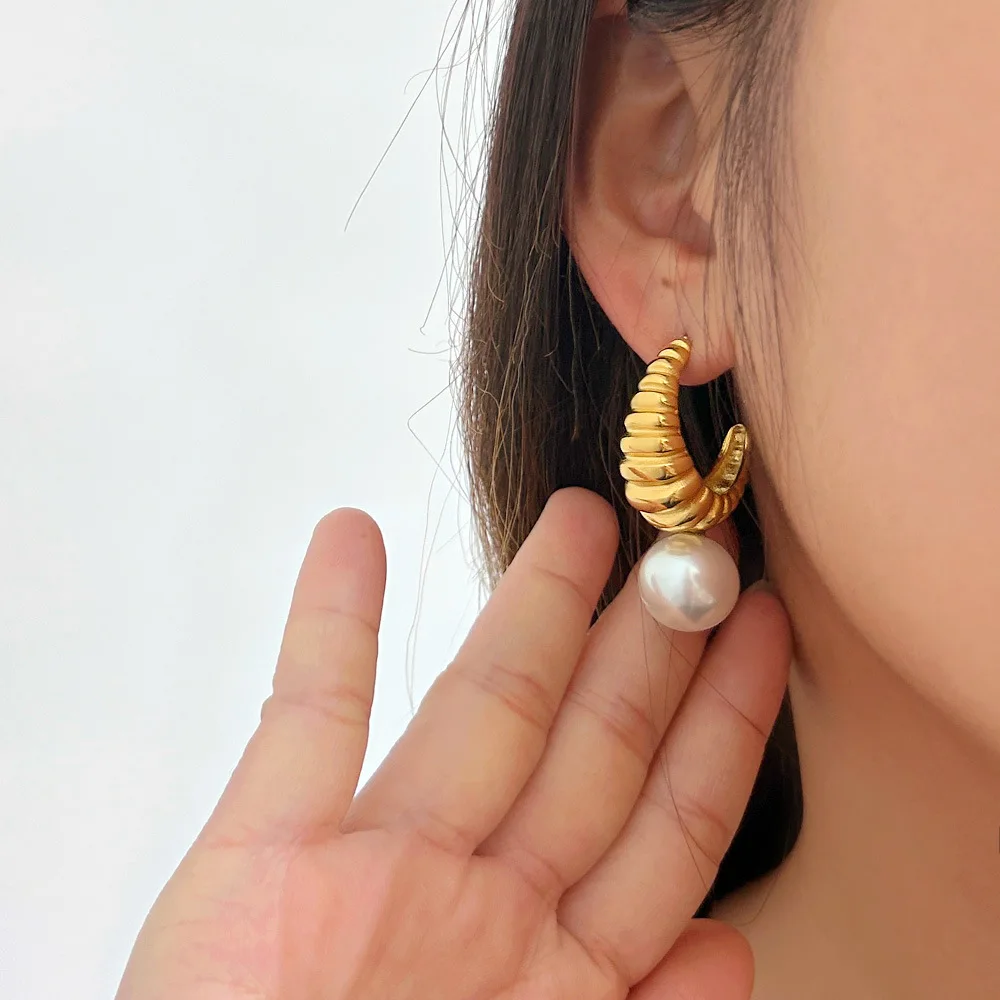 DIY accessories Retro niche design plastic pearl earrings geometric C-shaped European and American style personality simple temp