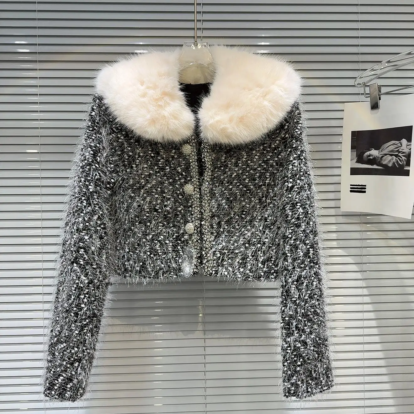 

2025 Winter New Chic Style Large Fur Collar Rhinestone Trim Tweed Down Liner Short Coat for Ladies