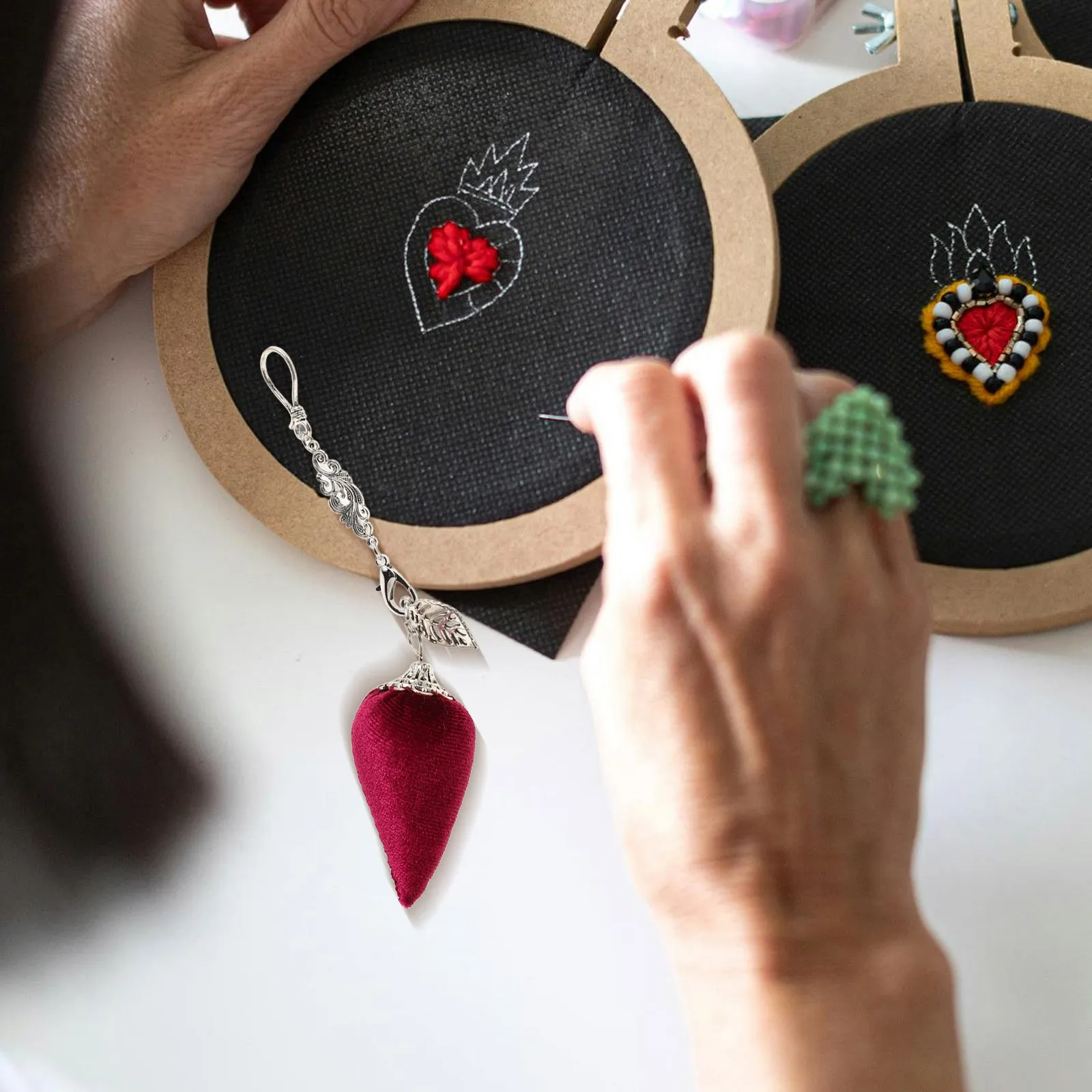 

Vintage Pin Cushion Pendant Handmade Fabric Craft Storage Sewing Quilting Embroidery Tool Cute Craft Accessory Stylish Diy