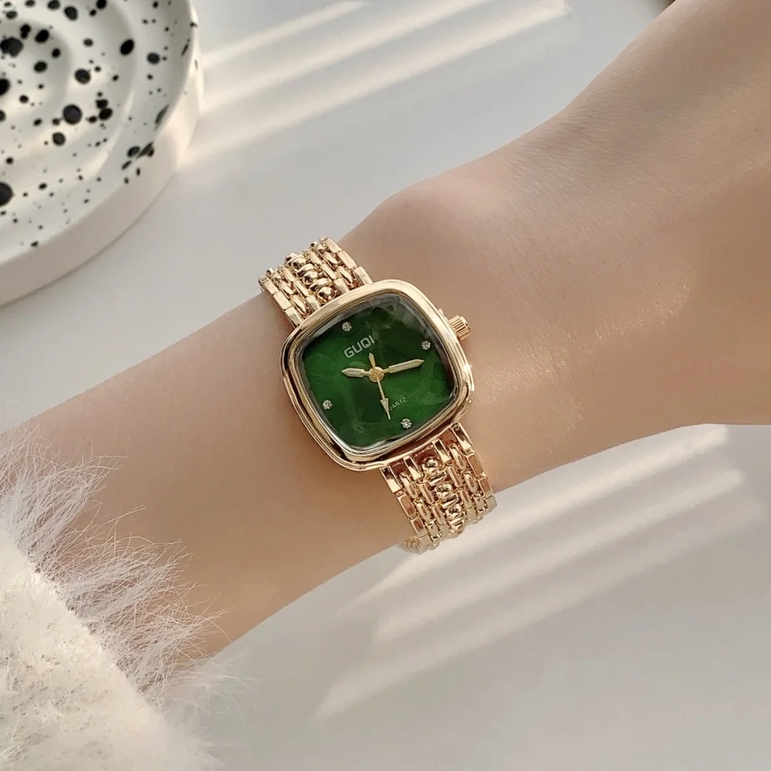 ساعة كوارتز ذهبية بسيطة للنساء ساعات كلاسيكية فاخرة هدية للسيدات بمينا صغير وحزام من الفولاذ المقاوم للصدأ ساعات يد Montre فام