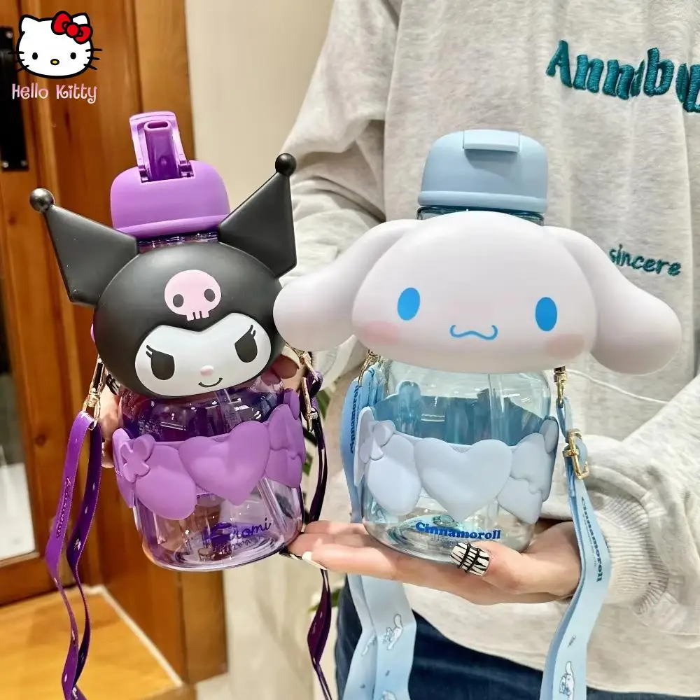 Sanrio Kulomi Kubek na wodę Śliczny kubek ze słomką z kreskówek dla dzieci w wieku szkolnym Plastikowa butelka na wodę o dużej pojemności Prezent dla dziewczynki Kubek kosmiczny 850 ml